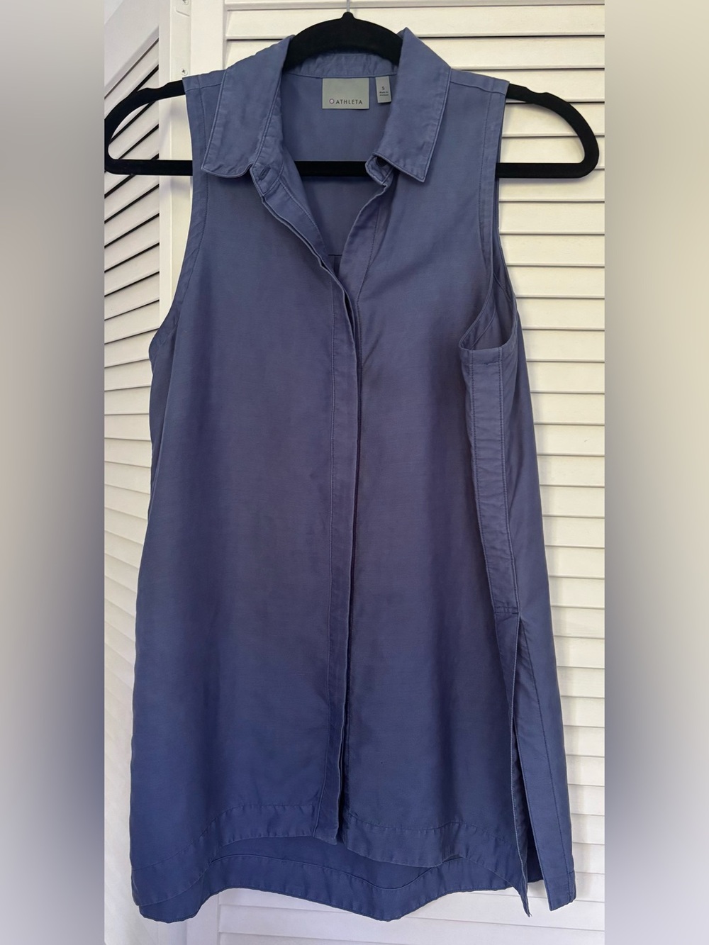 Athleta button down tank size S in blue